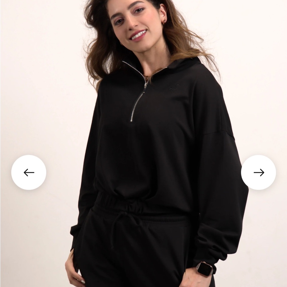 Elegant Black Women's Zip-Up Hoodie